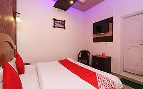 Spot On 74587 D C Guest House